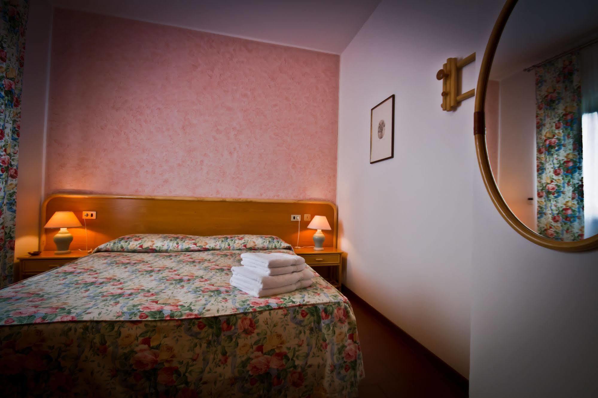 Villa Phoenix - Lake Apartments Ρίβα ντελ Γκάρντα Εξωτερικό φωτογραφία
